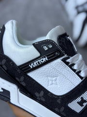 Louis Vuitton LV Trainer negra y blanca