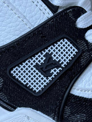 Louis Vuitton LV Trainer negra y blanca